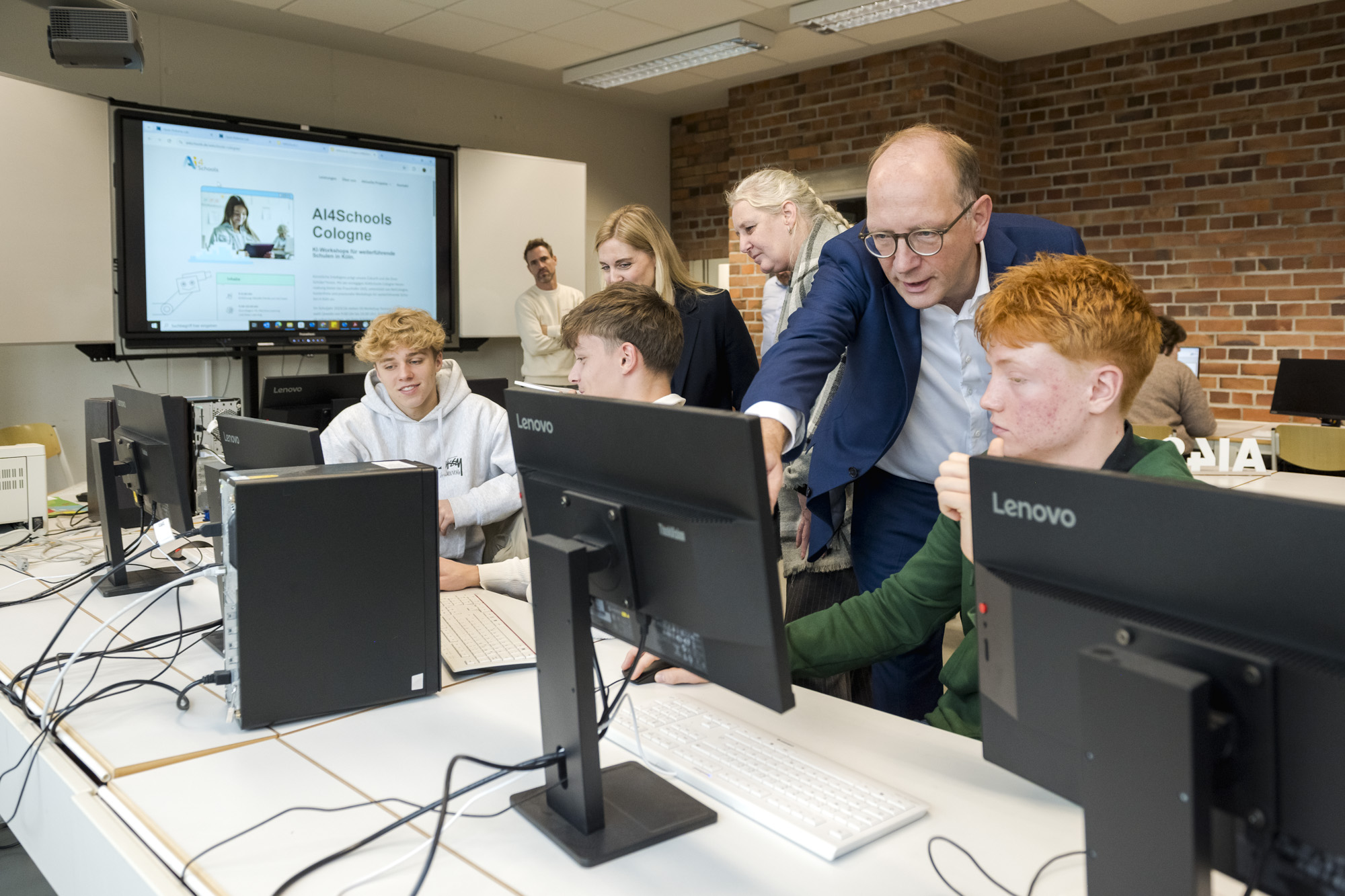 NetCologne stärkt KI-Kompetenzen von Schulklassen